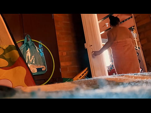 ❤️ Iz-ziju jsegwini fid-doċċa, hu jaqtagħni waqt li nieħu doċċa. Porno fil-porn mt.porn-mz.ru ❌️